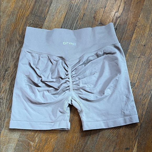 DFYNE Shorts- Light Brown/ Taupe - Picture 2 of 2